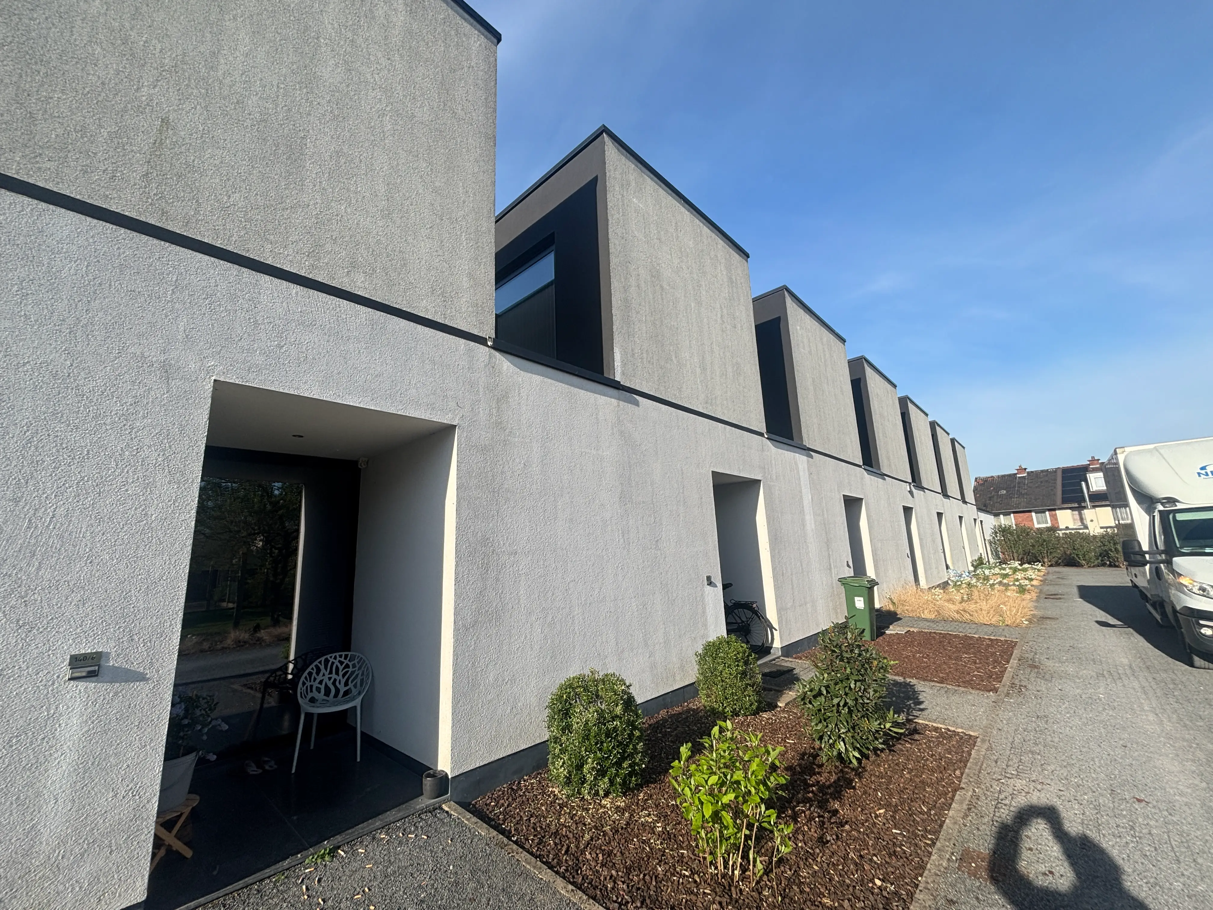 Voor: woning in Aalst, vervuild